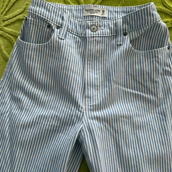 Abercrombie & Fitch Blue and White Striped Women Jeans - Picture 1 of 7